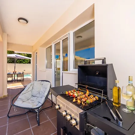 Dimi Villa